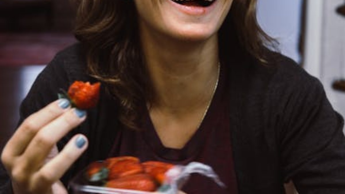 Foods That Naturally Whiten Your Teeth: A Radiant Smile, Naturally!