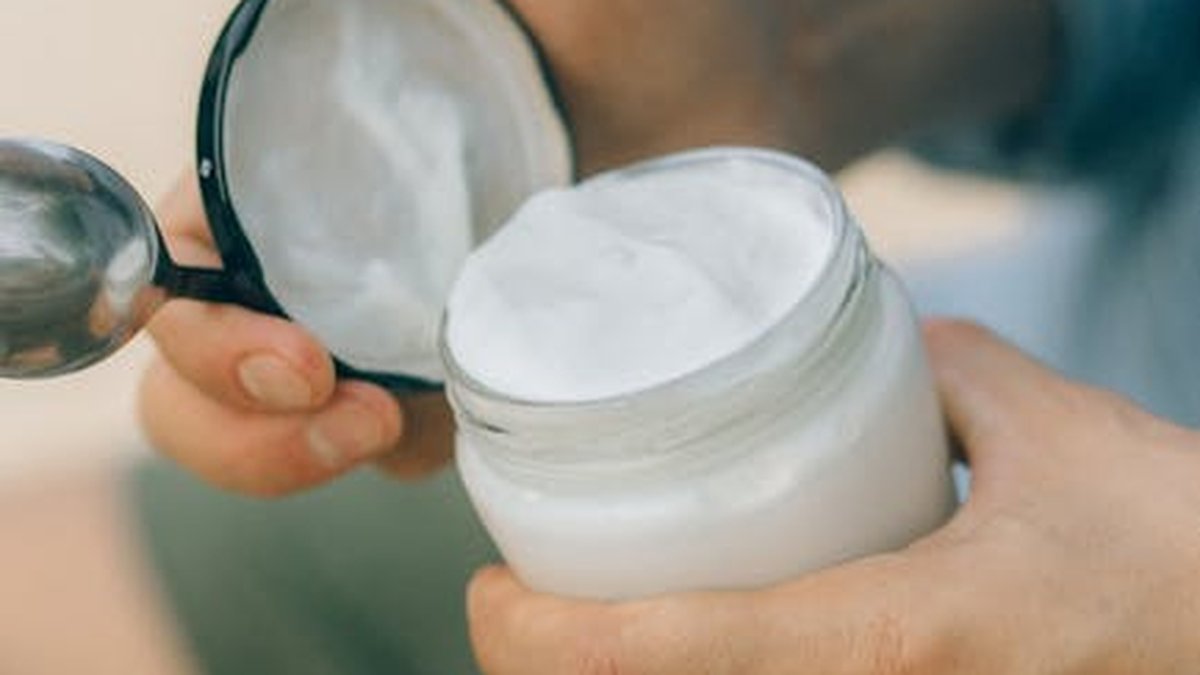 How to Eat Right for Better Skin and Hair Health